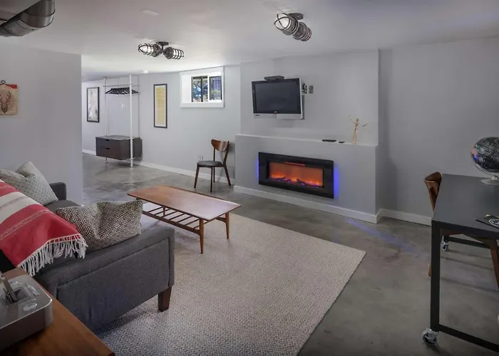 Southeast Portland Retreat